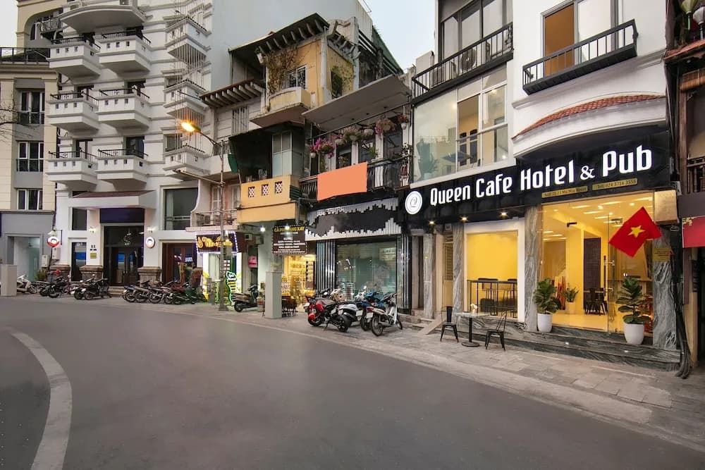 Queen Cafe Hotel & Pub - main photo