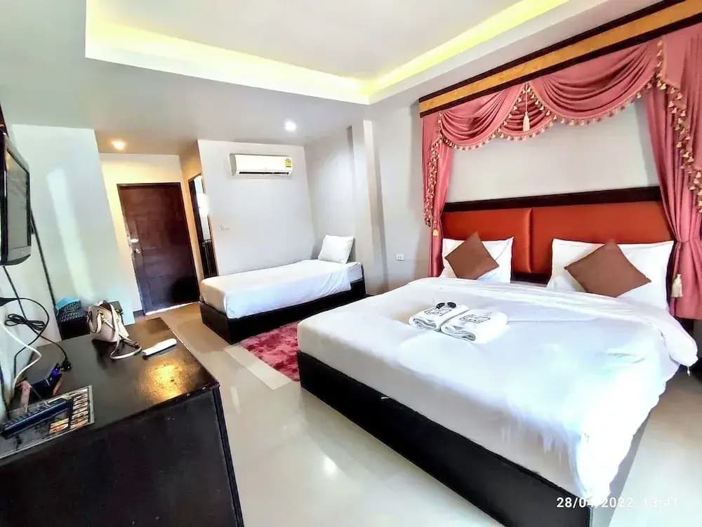 The leaf&pool hostel - photo 5