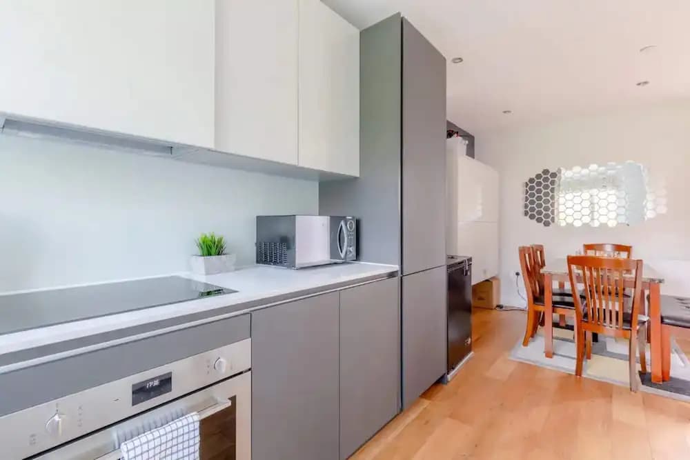 Spacious & Family Friendly 3BD House - Stratford - photo 16