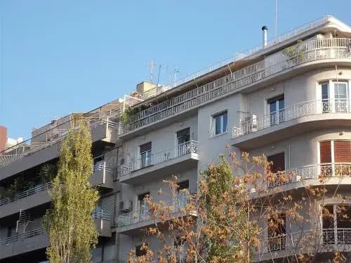 Top Floor Studio Near Metro - photo 1