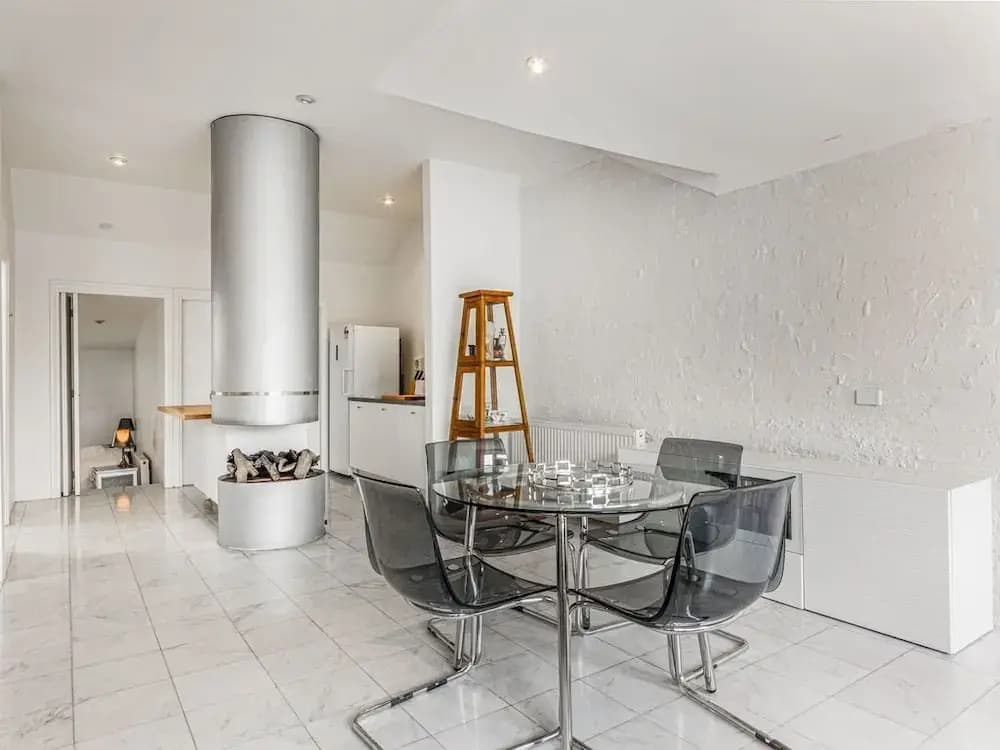 Spoilt for Choice 2-bed/2-bath + Free Parking - photo 17