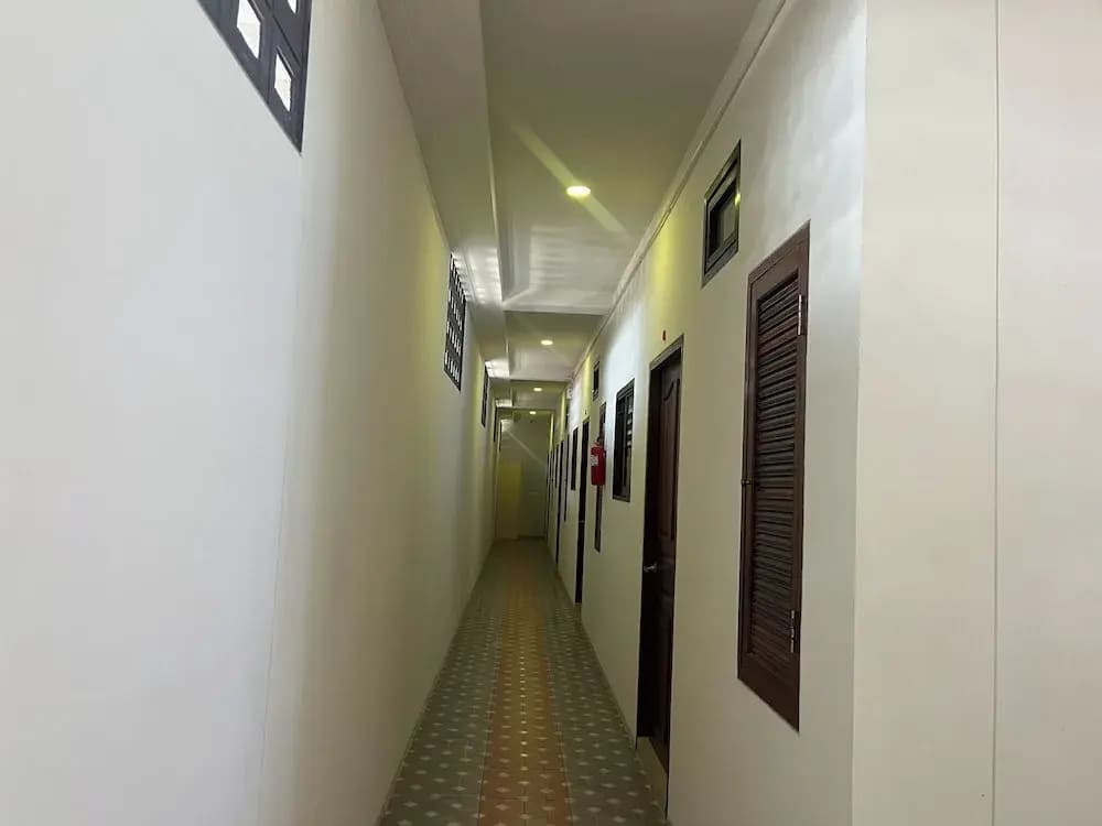 J & Ariya Hotel - photo 32
