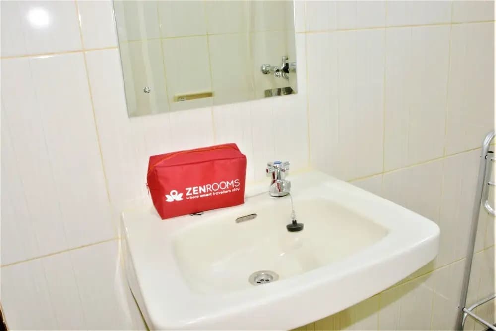 ZEN Rooms Basic Lebak Bulus - photo 7