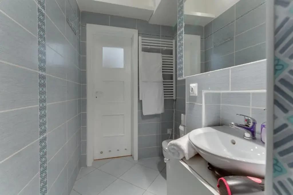 Benatska Apartment - photo 8