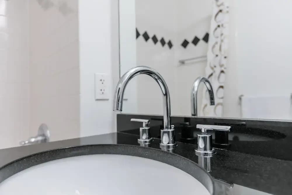 Finest Luxury 1 Bedroom Apartment - photo 10