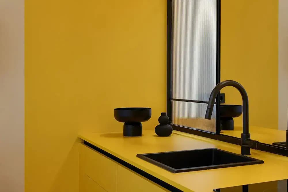 Dwell - Elegant City Stay - photo 16