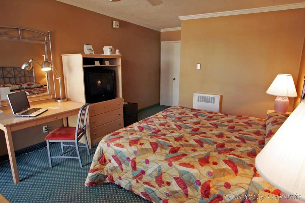 Civic Center Motor Inn - photo 6