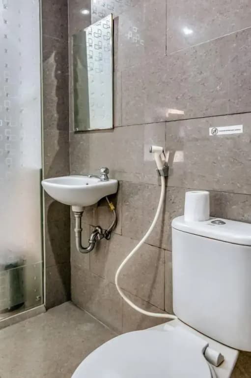 RedDoorz Plus near Mall Taman Anggrek 2 - photo 6