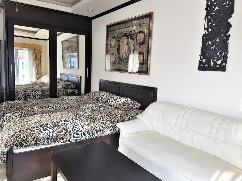 Pool View Apartment - photo 4