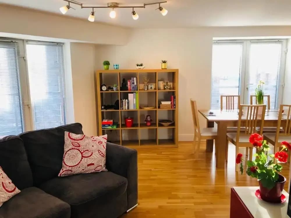 Remarkable 2 Bed Apartment in Edinburgh - photo 9