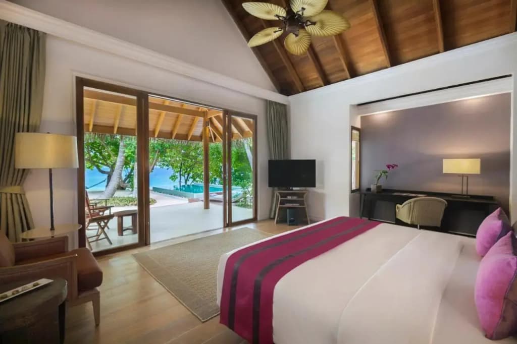 Dusit Thani Maldives Resort - photo 6