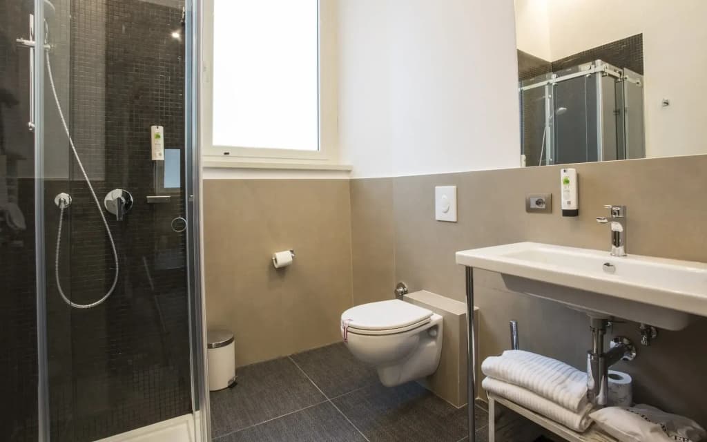 The Guardian Hotel - photo 19
