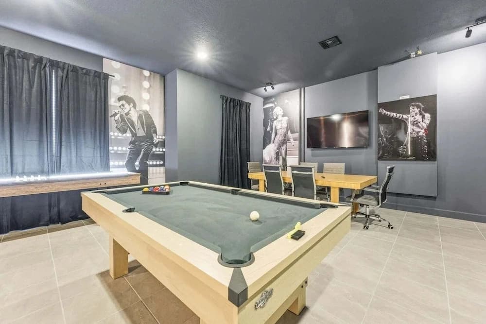 Paradiso's Luxurious New Home w 15 Ensuites - photo 20