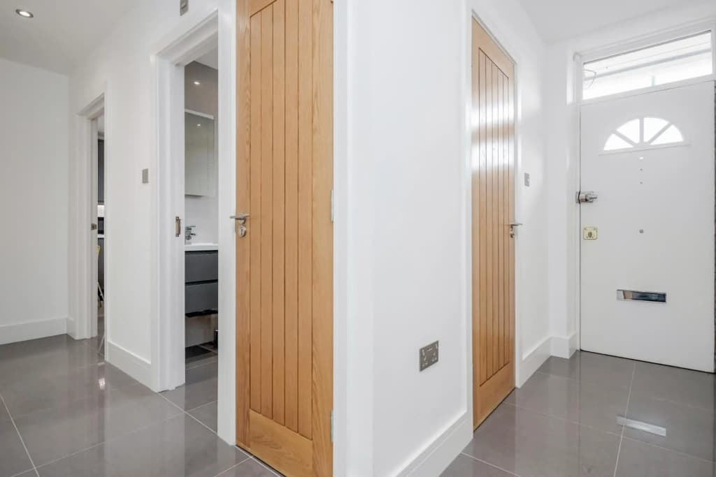 3 Bedroom Apartment in Stratford City - photo 10
