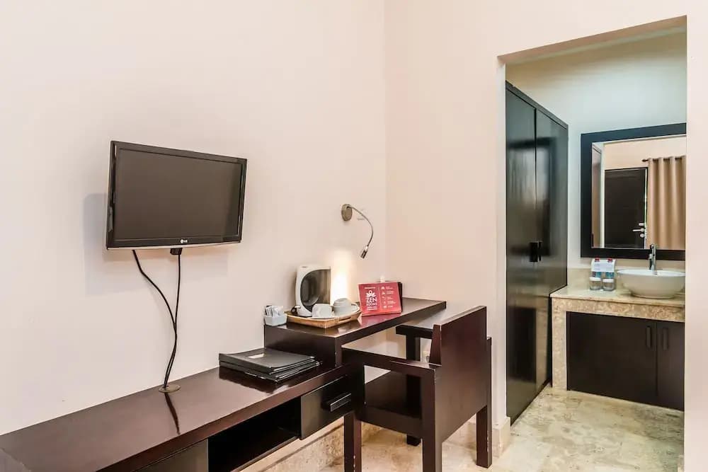 ZEN Rooms Legian Nakula 1 - photo 4