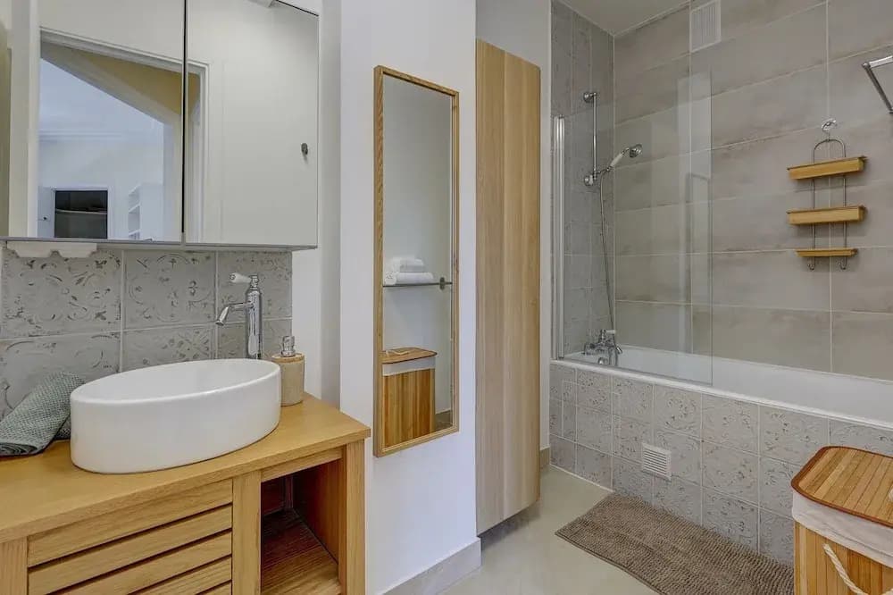 Elegant 1BR Near Eiffel & Champ de Mars - photo 9