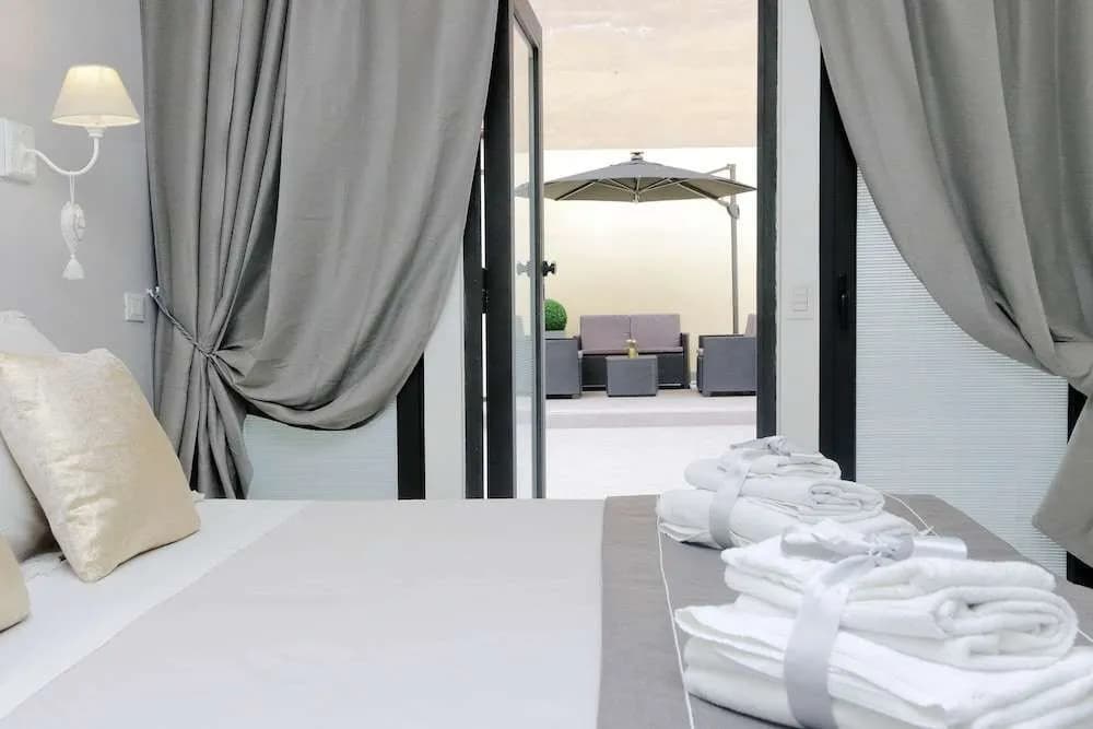 Roman Holiday Suites - photo 4