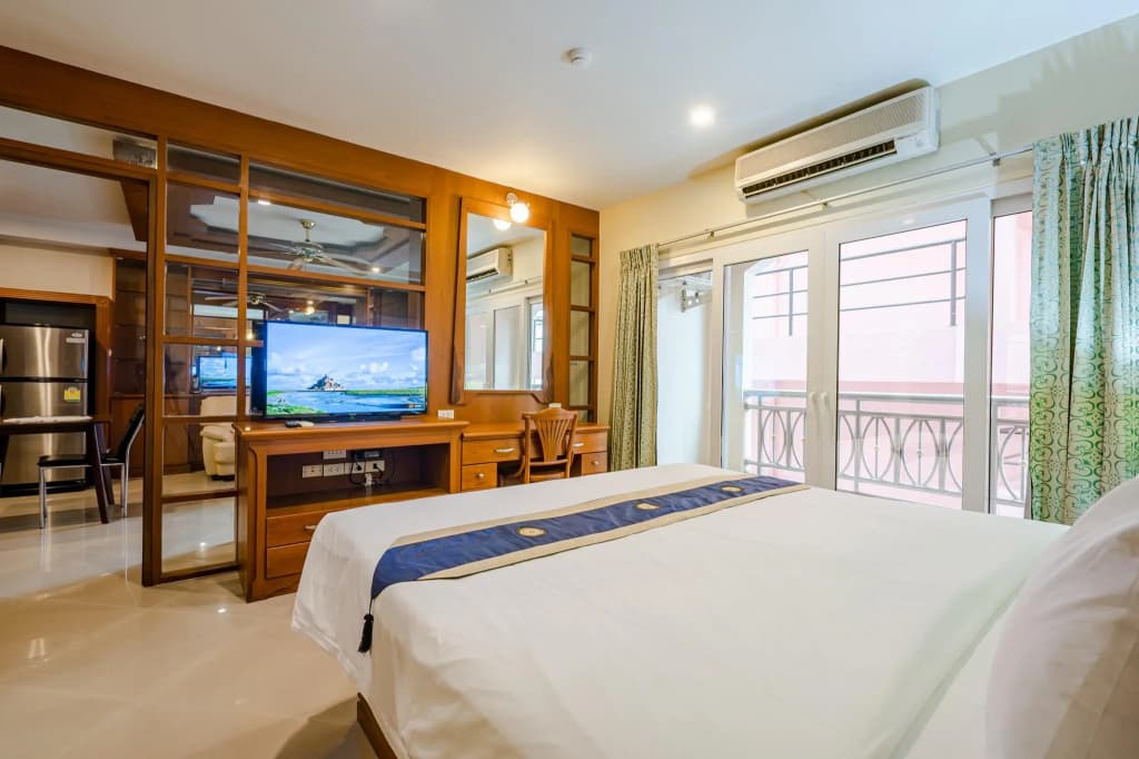 Whitehouse Condotel - photo 21