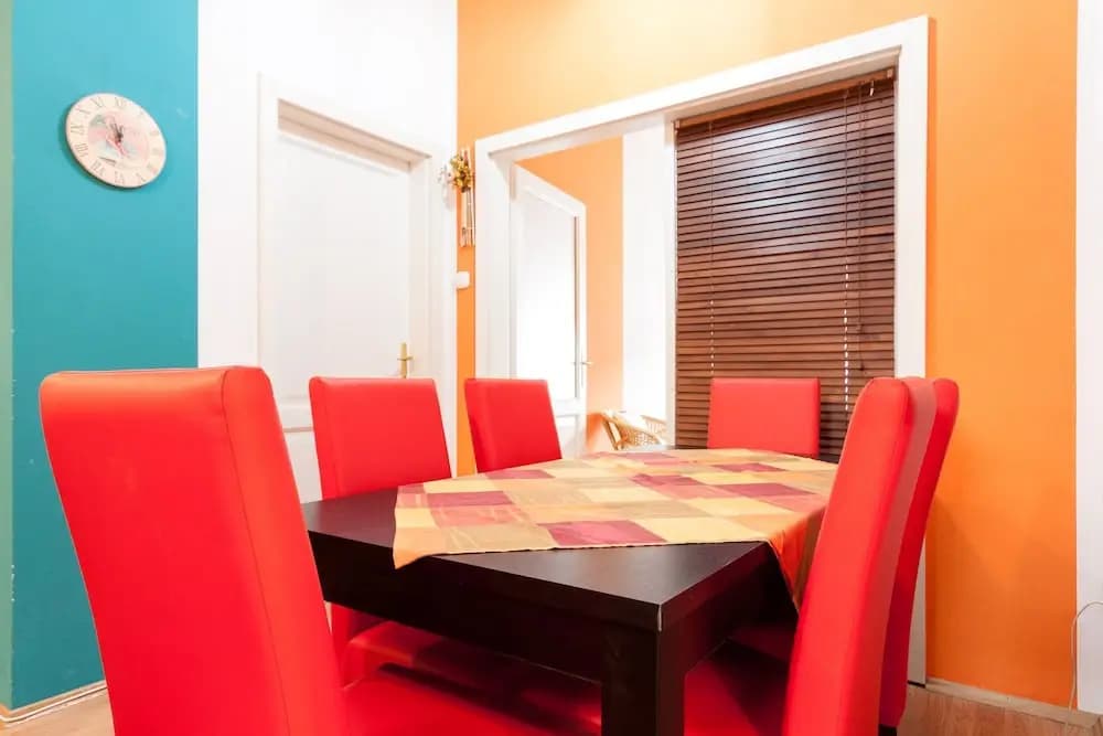 Vibrant 3 Bedroom Apartment In The Pulsing Heart Of Budapest - photo 12