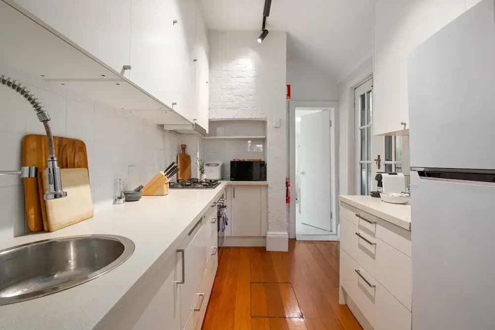 Stylish 2-bed House With Private Courtyard - photo 11