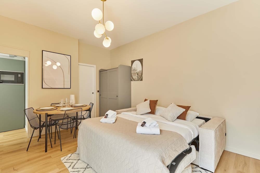 Bright Modern Studio Near the Seine Paris 16 - photo 3