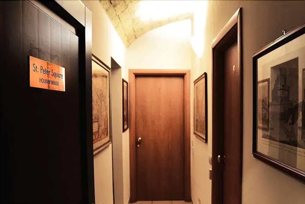 Vatican Room Rental - photo 13