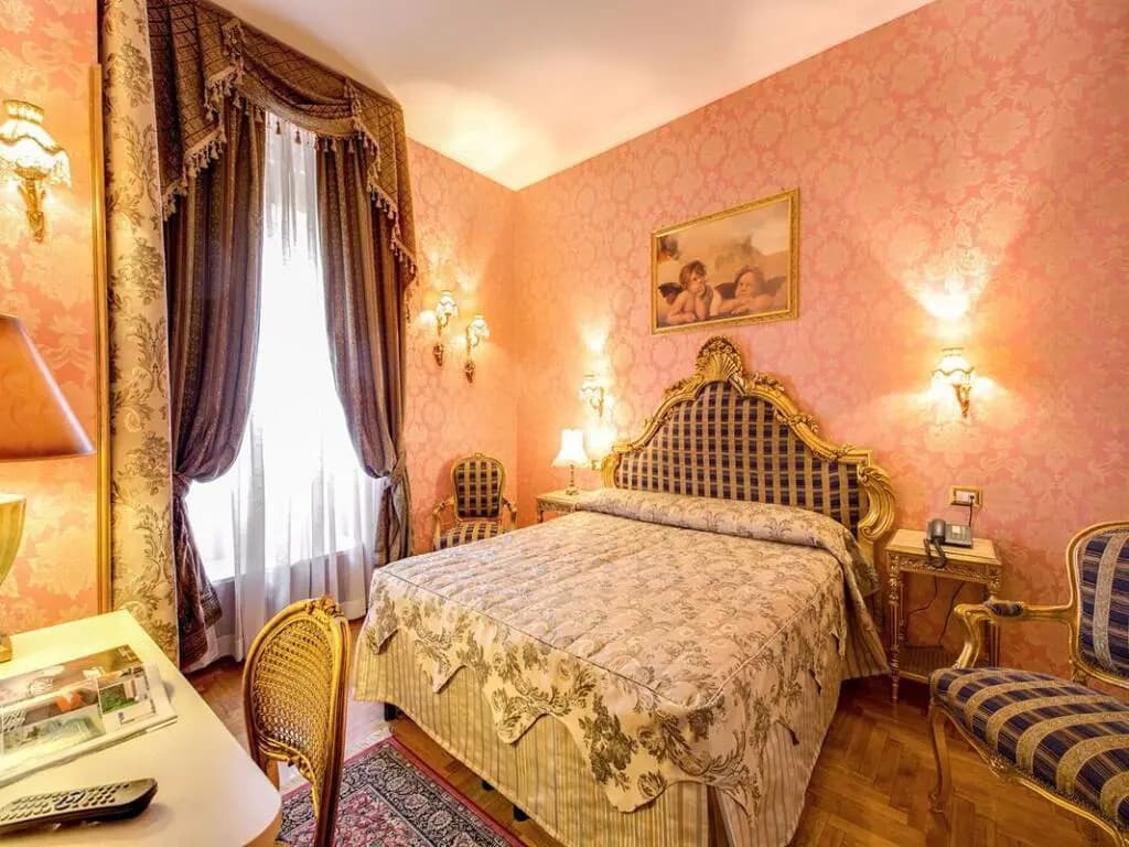 Domus Colosseo Hotel - photo 10