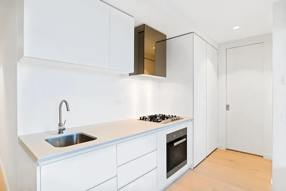 IfStays EQ Tower Apartment - photo 17