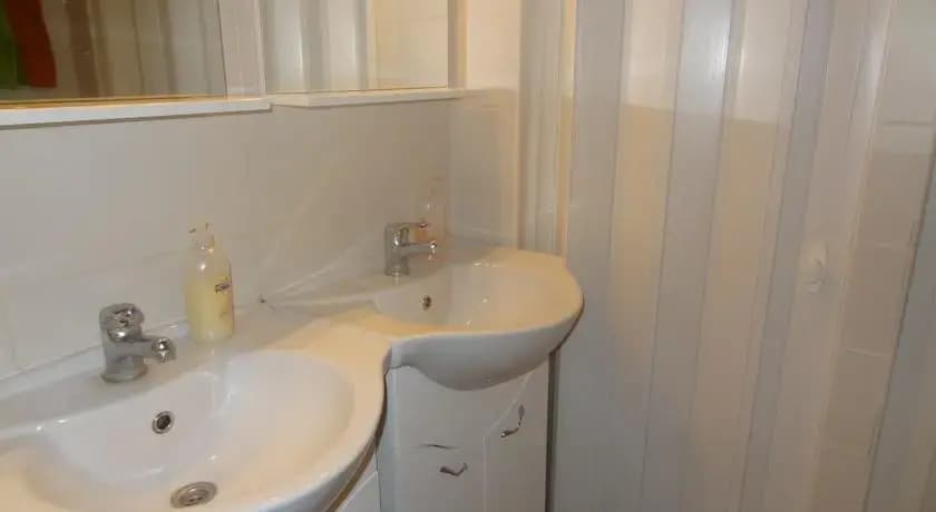 Kates Guesthouse - photo 7
