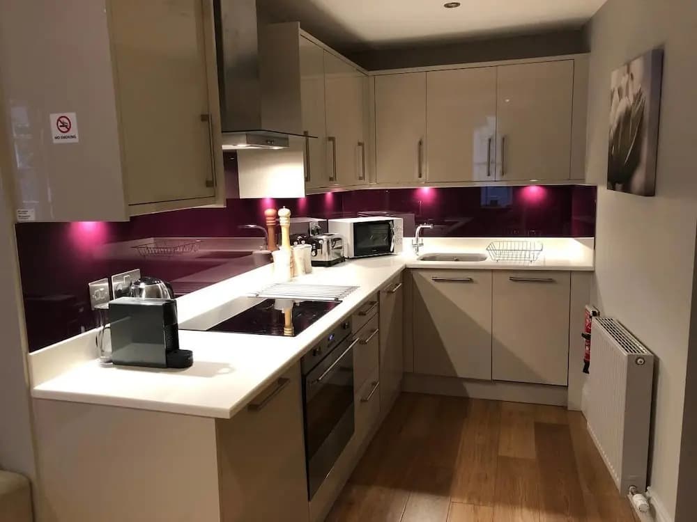 JOIVY Super Central Luxury Edinburgh Apartment - photo 12