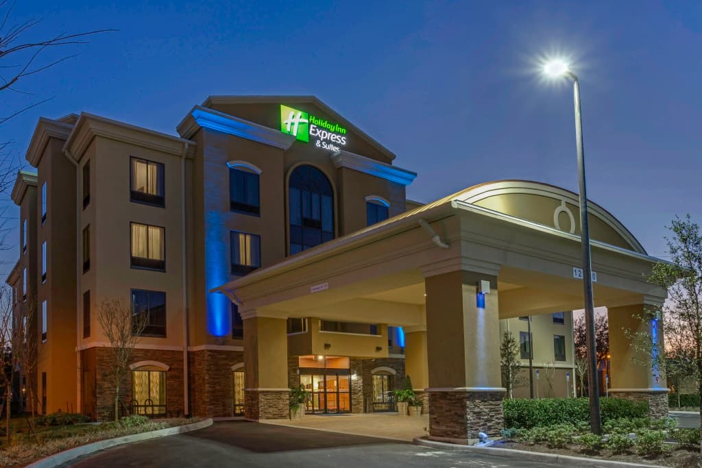 Holiday Inn Express & Suites Orlando East - UCF Area by IHG - photo 1