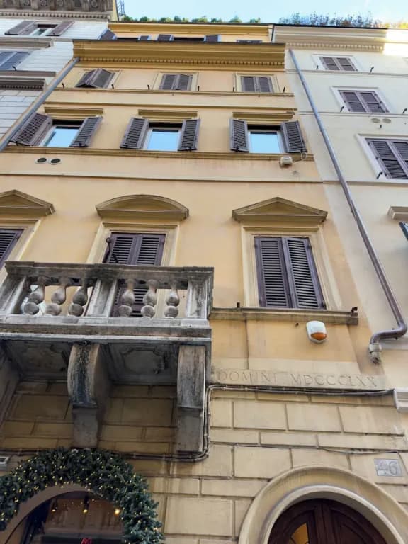 Spanish Steps Romantic Nest With Balcony - photo 24