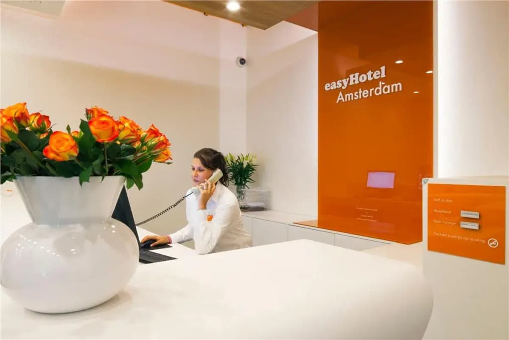 easyHotel Amsterdam City Centre South - photo 19