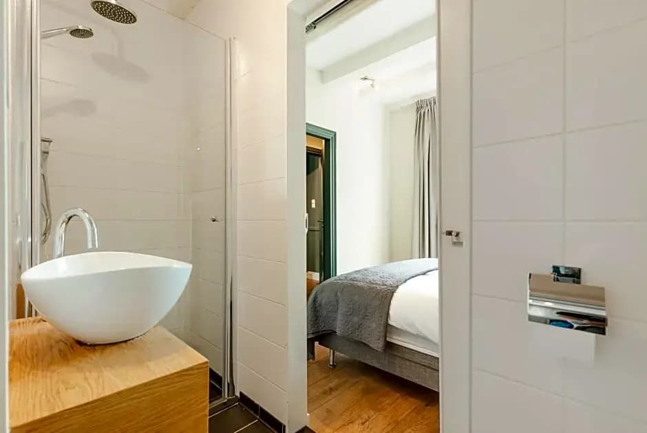 Canal Wow Suites Amsterdam - photo 6