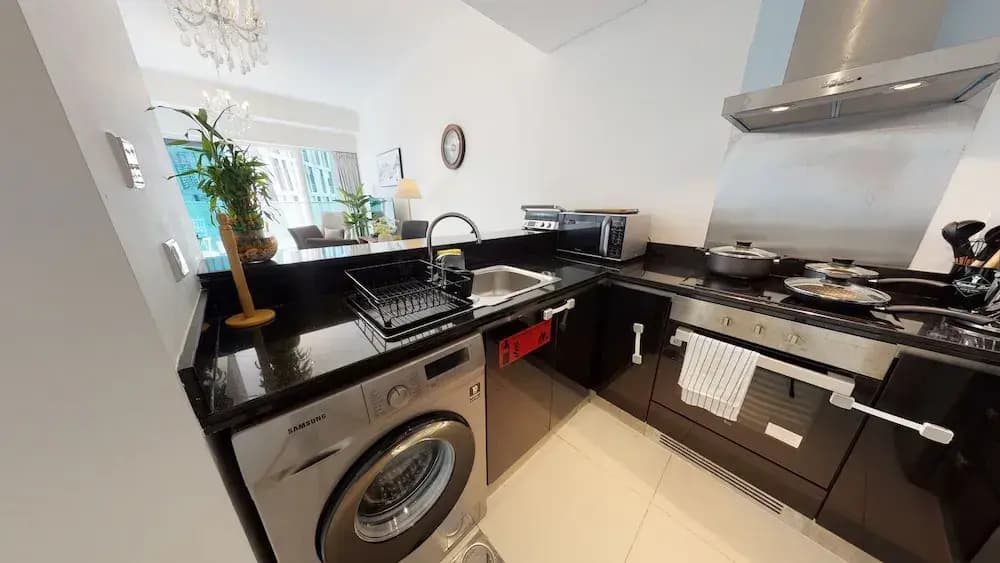 SuperHost - Stylish Apartment With Full Marina Views - photo 12