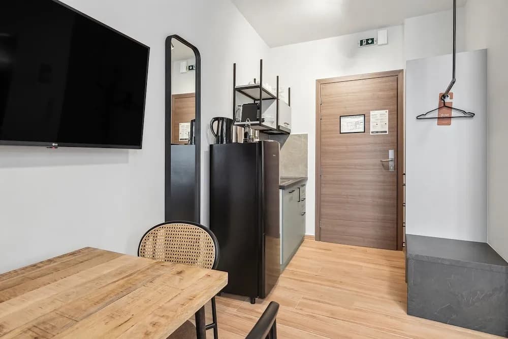 Limehome Athens Solonos City Center - photo 15