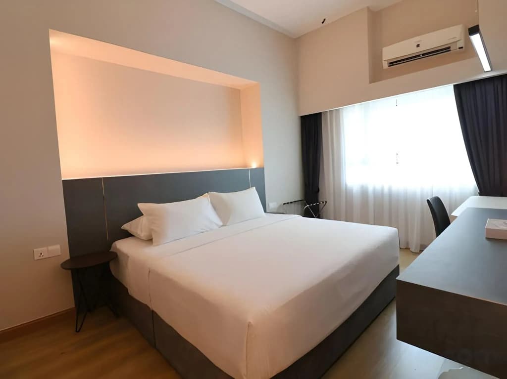 Crown Regency Serviced Suites - photo 5