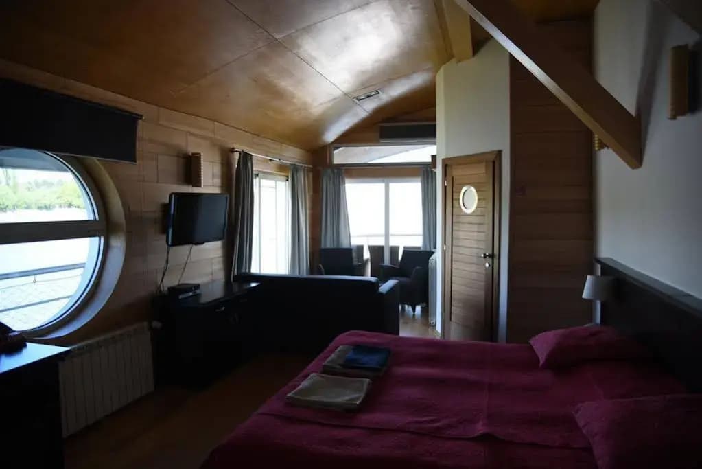 Vogue Apartments Room - photo 2
