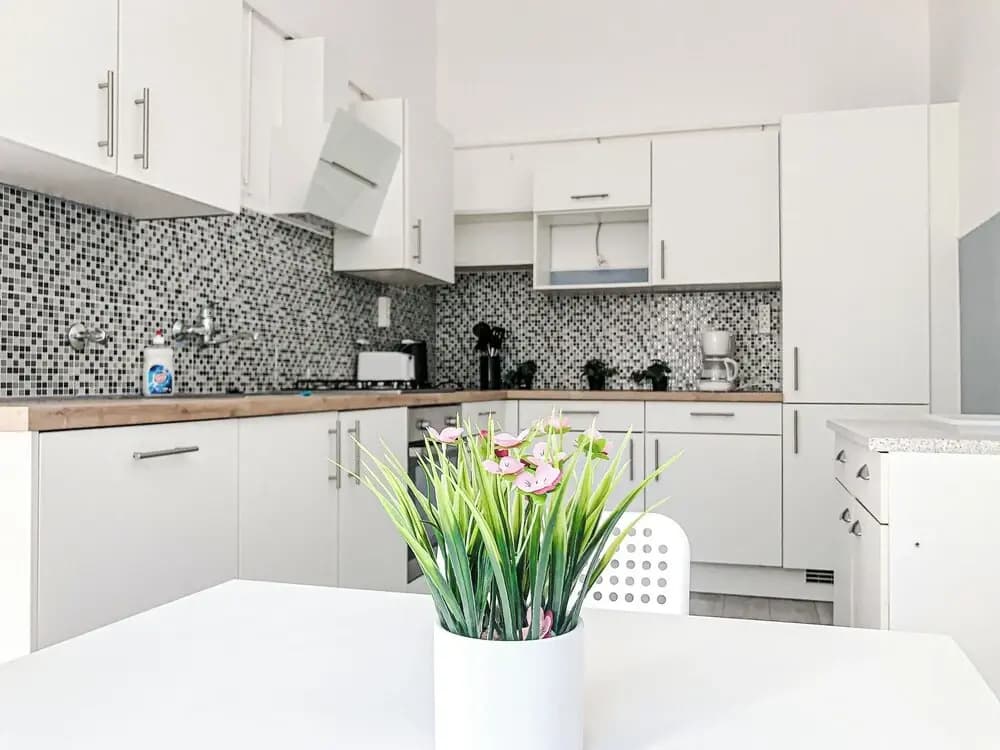 Fabulous 3BR Apt Near AKH For Groups - photo 16
