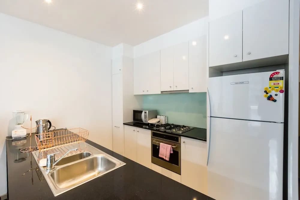 MEGAN, 2BDR Melbourne Apartment - photo 11