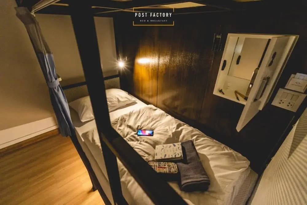 Post Factory Bed & Breakfast Sathorn Hostel - Adults Only - photo 6