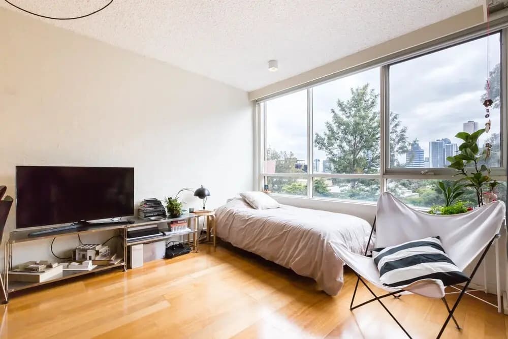 ISAAC, 1BDR South Melbourne Apartment - photo 4