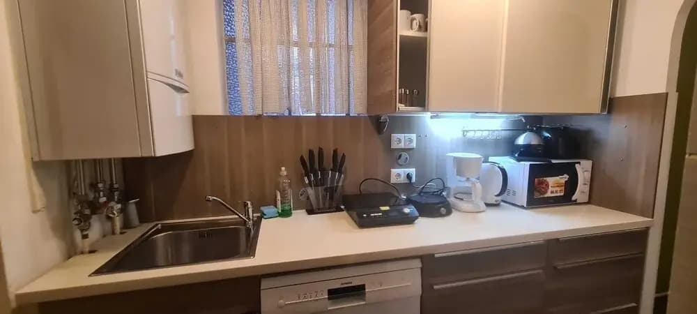 Elegant 2BR Prime Central Location - photo 10