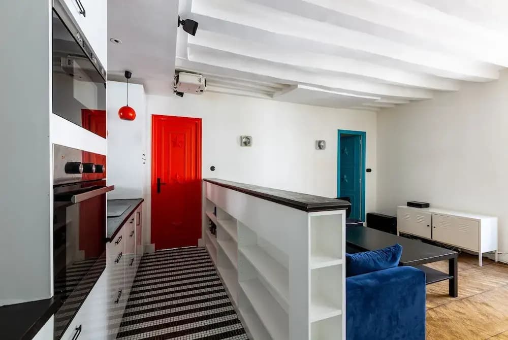 Bauhaus Magic in the Marais - photo 8