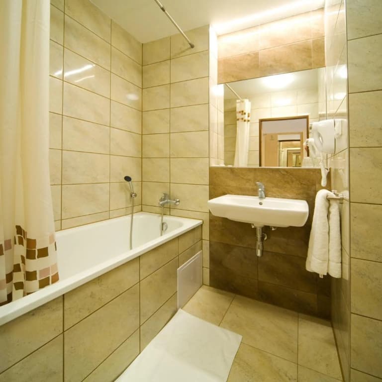 Hotel Krystal - photo 32