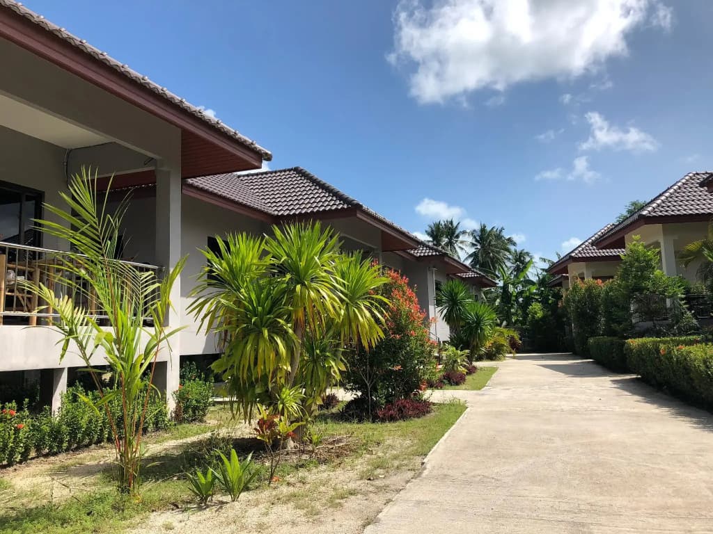 serenity villa resort - photo 3