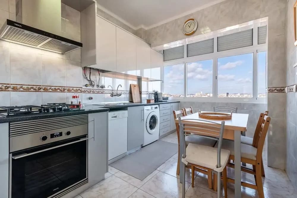 Guestready - Bright 2BR Apartment in the Heart of Graça - photo 14