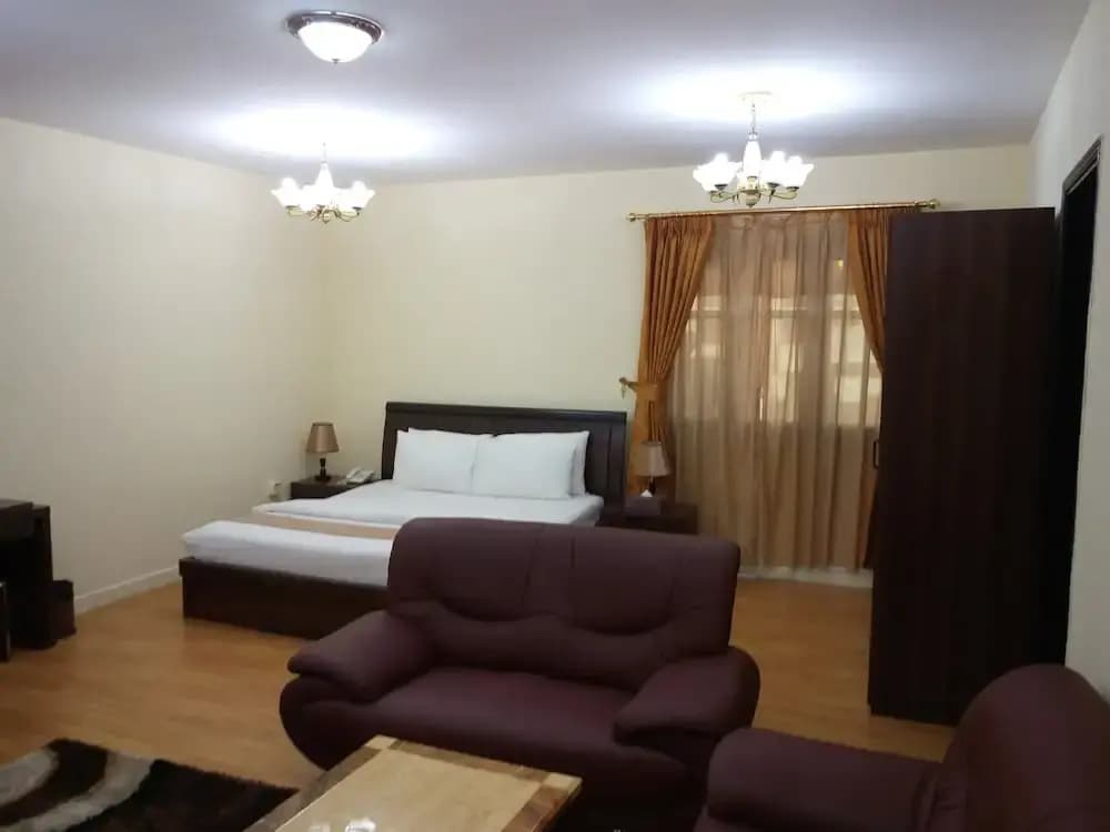 Tiger Home Hotel Apartments - photo 4