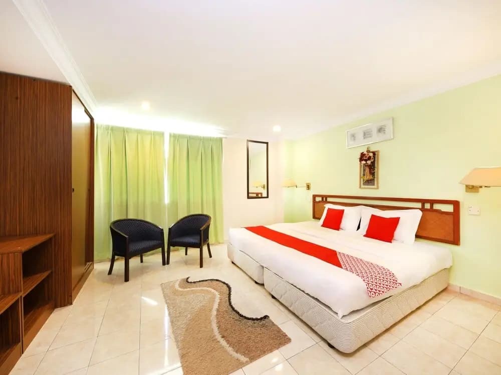 OYO 775 Hotel Sahara Inn - photo 2