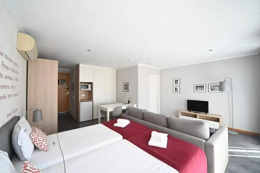 Famous Crows Lisbon Suites - photo 5